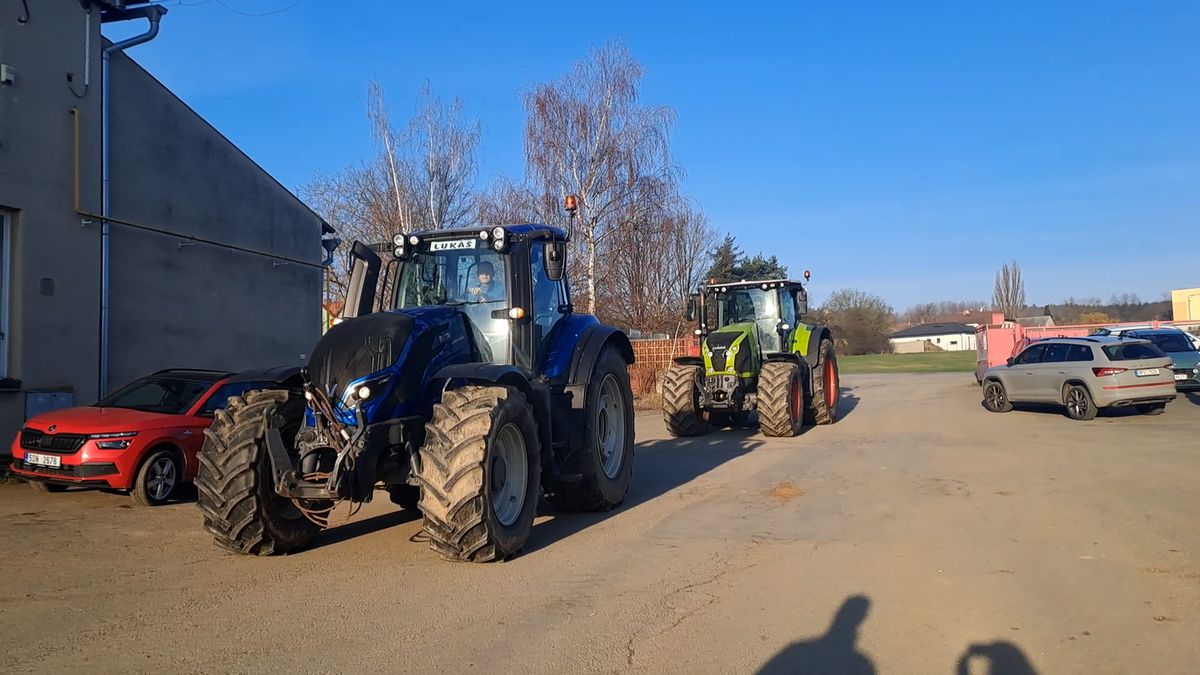 Traktory znovu zamířily z polí do ulic
